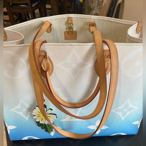 LOUIS VUITTON Monogram Giant By The Pool Onthego GM Blue - Picture 7 of 16